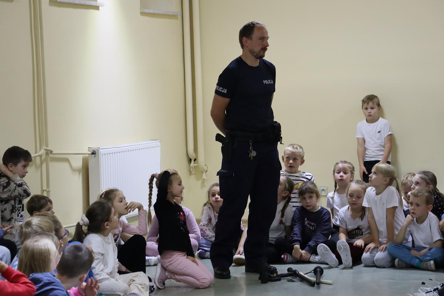 BEZPIECZNE DZIECI – SPOTKANIE Z POLICJANTEM