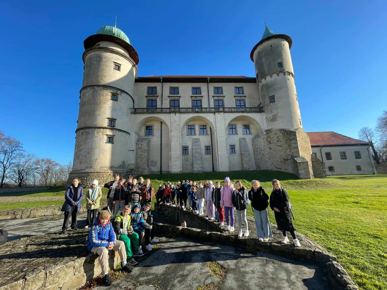 ŚLADAMI LUBOMIRSKICH: HISTORYCZNA PODRÓŻ KLAS CZWARTYCH DO WIŚNICZA