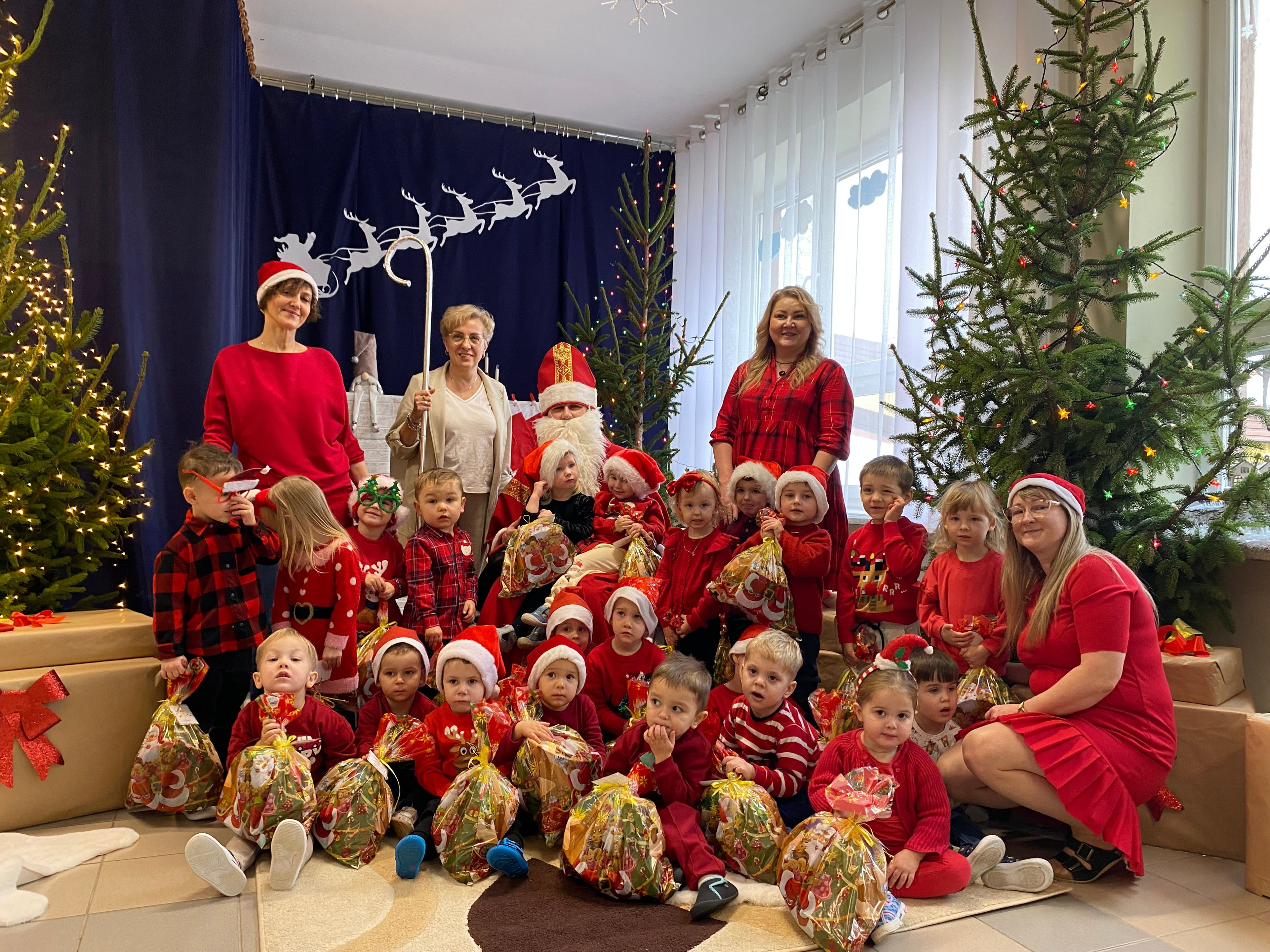 WIZYTA ŚWIĘTEGO MIKOŁAJA W PRZEDSZKOLU