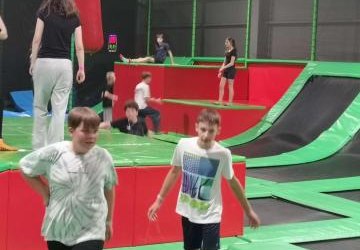 AKTYWNA LEKCJA MATEMATYKI W PARKU TRAMPOLIN GOJUMP