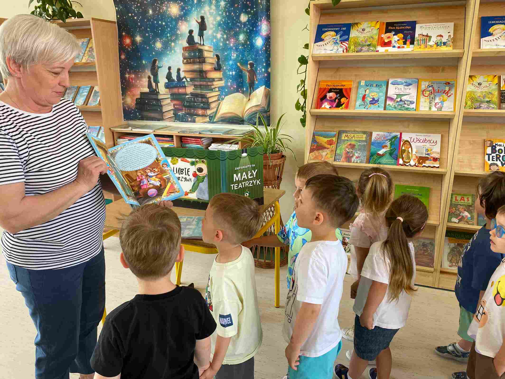 „W KRÓLESTWIE KSIĄŻEK” – WIZYTA PRZEDSZKOLAKÓW W BIBLIOTECE