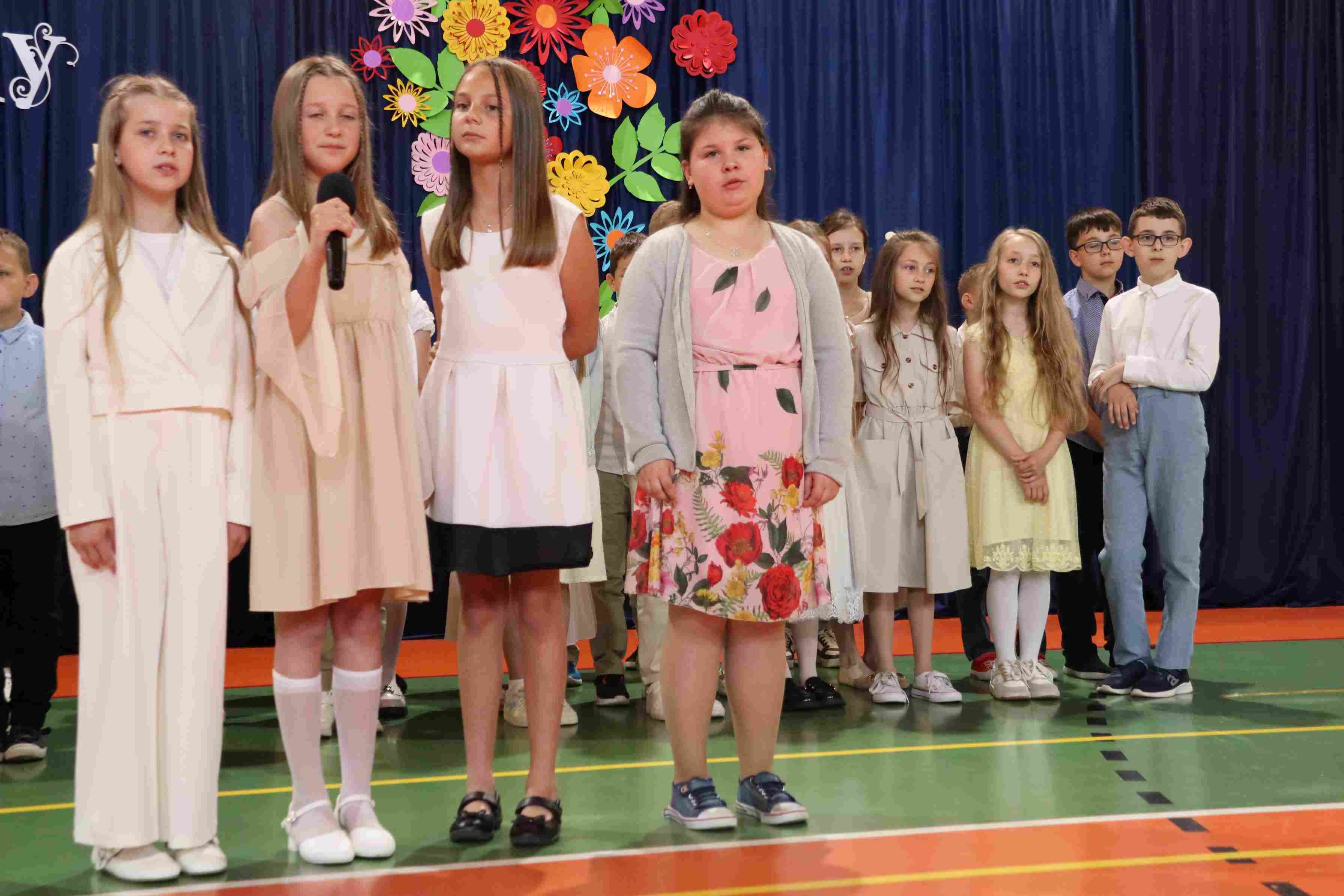 UCZNIOWIE KLAS TRZECICH DLA MAM