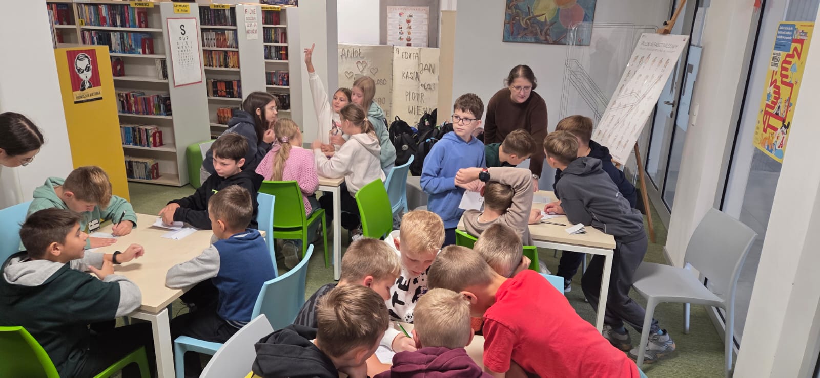 PEŁEN WRAŻEŃ DZIEŃ KLAS CZWARTYCH W LIMANOWEJ: KULTURA, EDUKACJA I ŚWIETNA ZABAWA!