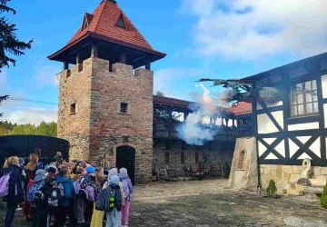 WYCIECZKA EDUKACYJNA DO ZAMKU STARA BAŚŃ W GRYBOWIE