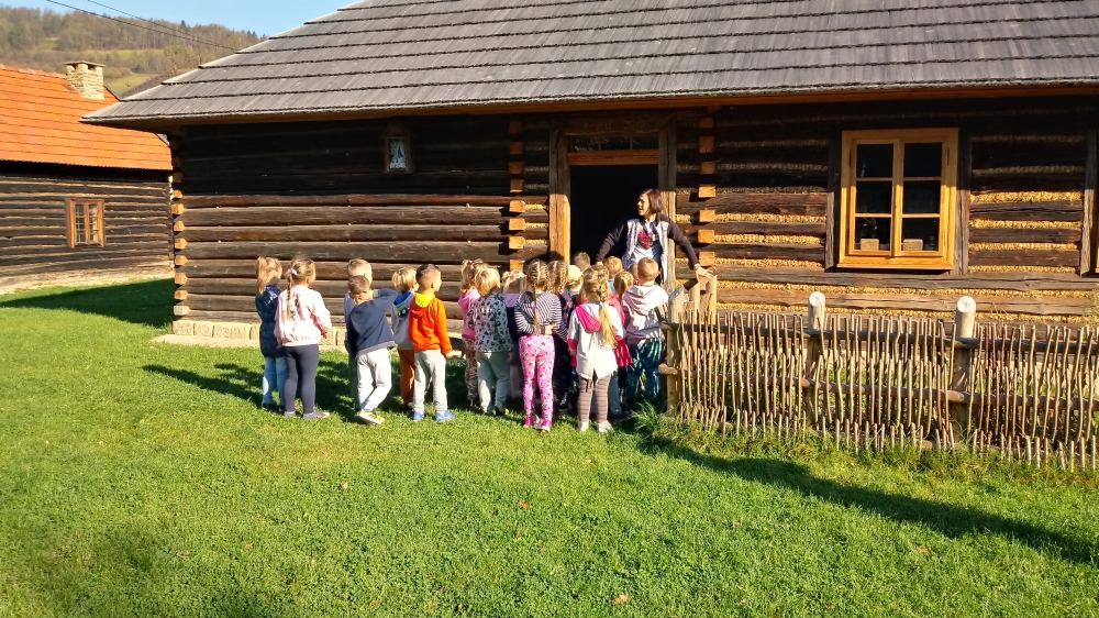 WYCIECZKA DO SKANSENU „Jędrzejkówka” W LASKOWEJ