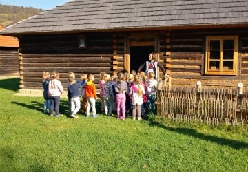 WYCIECZKA DO SKANSENU „Jędrzejkówka” W LASKOWEJ