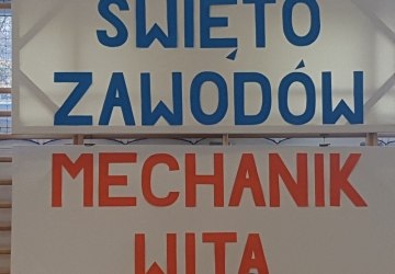 UCZNIOWIE NA ŚWIĘCIE ZAWODÓW