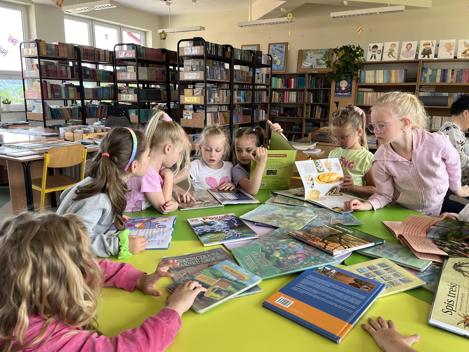 WIZYTA PRZEDSZKOLAKÓW W BIBLIOTECE