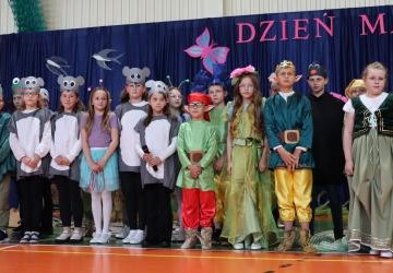 DZIEŃ MAMY I TATY W KLASACH III